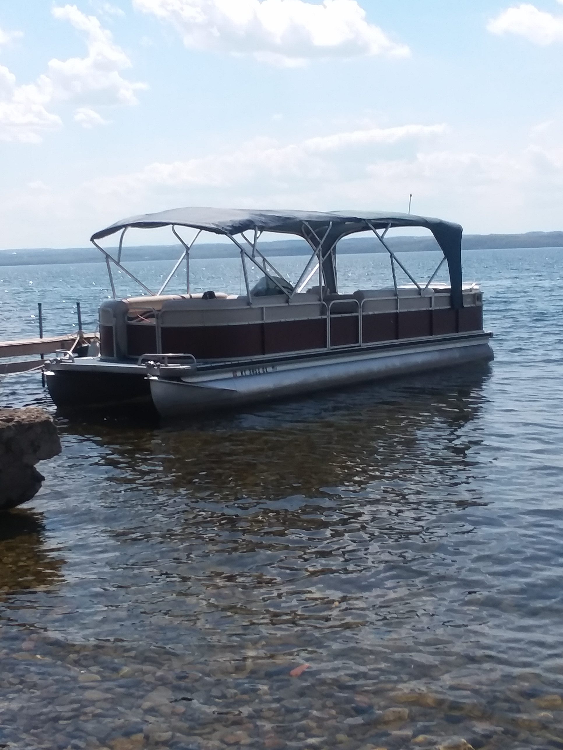 Read more about the article Seneca Lake vs. Cayuga Lake Boat Tours